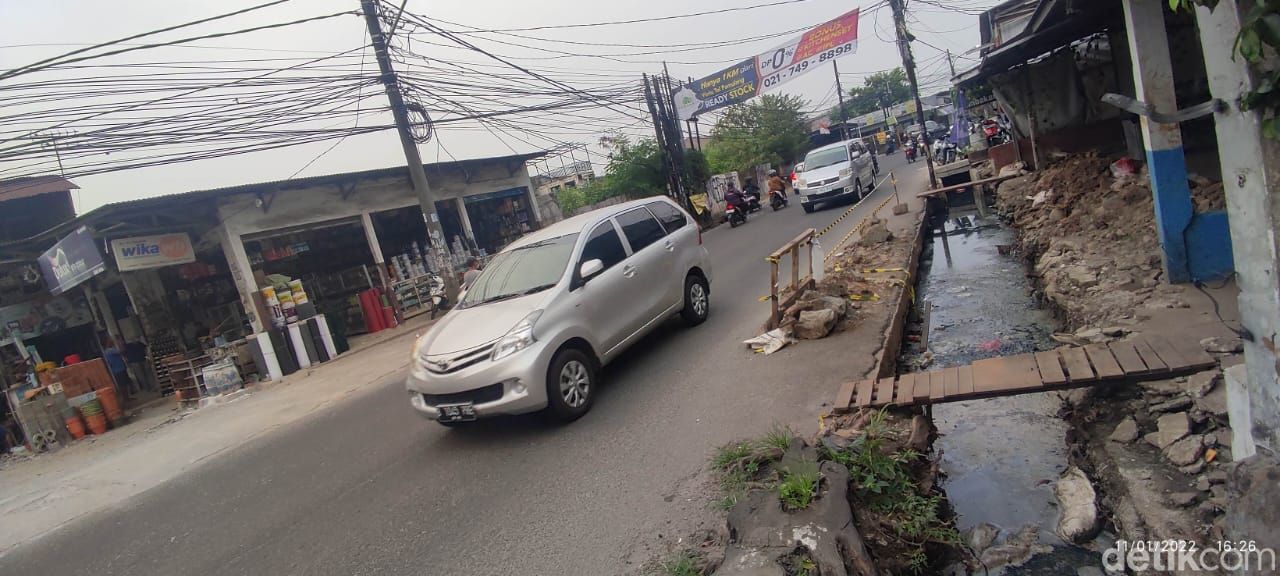 Proyek got di Jl Setiabudi, Pamulang, Tangsel, 1 November 2022. (Andhika Prasetya/detikcom)