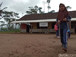 Di Balik Dinding Bilik SDN Bunijaya Cianjur Mereka Menuntut Ilmu