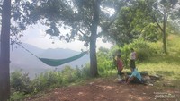 Bukit diatas Puncak Sempur Camp Ground, salah satu lokasi untuk pengamatan raptor migran di Pegunungan Sanggabuana.