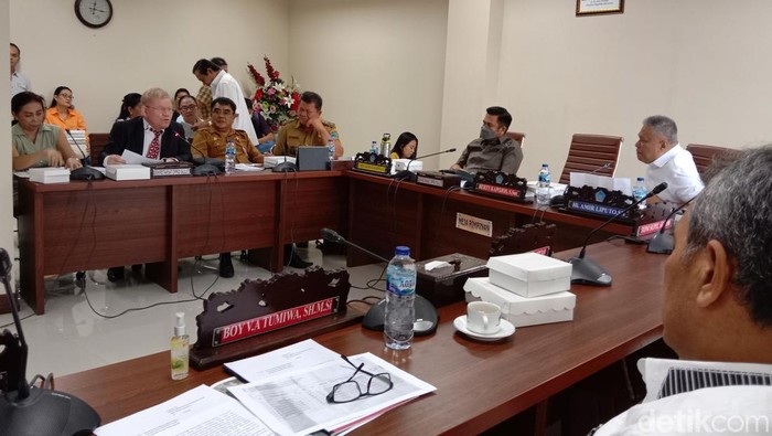 Rapat dengar pendapat di DPRD Sulsel terkait sengketa lahan proyek Kuwil di Minahasa Utara.