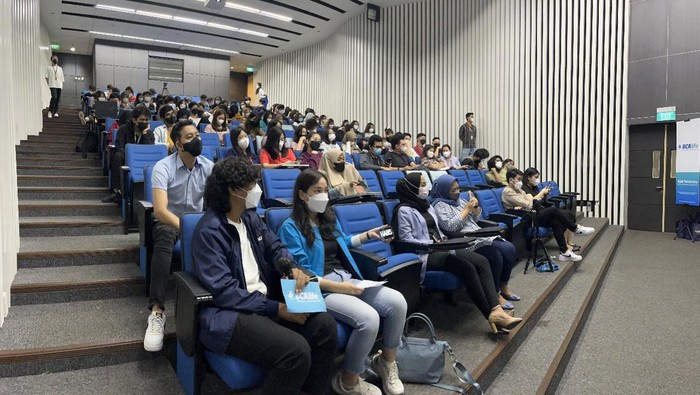 Seminar literasi asuransi dan keuangan berkelanjutan digelar di Kampus UNM, Tangerang. Kegiatan ini diikuti oleh ratusan mahasiswa.
