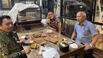 Ronny Talapessy, Pengacara Barada E Saat Makan Papeda hingga Dimsum