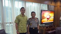 Sebagai pengacara, Ronny Talapessy juga sering menghabiskan waktu dengan orang penting. Seperti momen makan bersama Tito Karnavian yang dulu menjabat sebagai Kapolri Jenderal Polisi. Foto: Instagram @ronnytalapessy