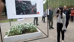 Saat Wamenparekraf Nikmati Pameran Foto Rekam Jakarta 24+