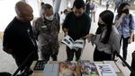 Saat Wamenparekraf Nikmati Pameran Foto Rekam Jakarta 24+