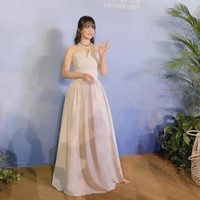 Song Hye Kyo ternyata sudah debut dengan poni baru sejak Jumat (30/9/2022) saat menghadiri acara brand perhiasaan Chaumet ‘Ondes et Merveilles de Chaumet’. Dia tampil elegan dan mewah dalam balutan gaun panjang bak Disney princess. Foto: dok. Instagram @songhyekyo_indonesia