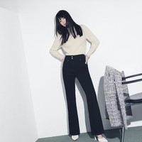 Berbeda dengan penampilannya di drama Korea Now We Are Breaking Up, Song Hye Kyo dinilai semakin awet muda karena punya poni rata. Foto: dok. Instagram @michaachannel