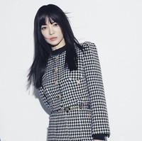 Sementara itu, Song Hye Kyo akan membintangi drama Korea Netflix yang dijadwalkan tayang tahun 2023 bersama Lee Do Hyun. Saat memulai syuting pada Januari sang aktris belum tampil dengan poni rata. Foto: dok. Instagram @michaachannel