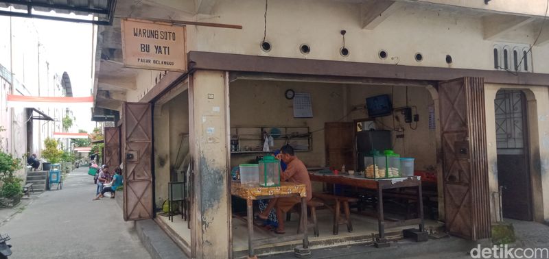 Warung soto Bu Yati yang membuat soto garing sejak tahun 1974