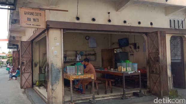 Warung soto Bu Yati yang membuat soto garing sejak tahun 1974