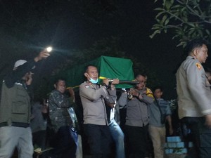 Korban Pembunuhan Ayah Sendiri di Jatijajar Depok Dimakamkan