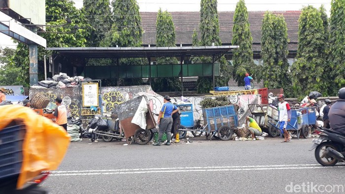 Suasana Tempat Pembuangan Sampah (TPS) di Kota Jogja. Selasa (1/11/2022).