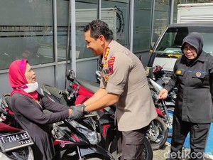 Senyum Semringah Supinah Motornya yang Hilang Dimaling Kembali Lagi