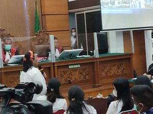 Tante Yosua Berdiri dari Kursi Saksi, Minta Hakim Buka Masker Putri