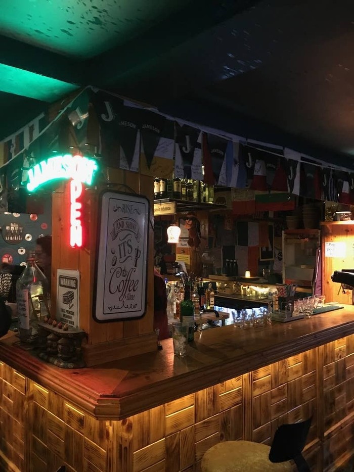 Terletak di Kaki Gunung Everest, Ini Salah Satu Bar Tertinggi di Dunia