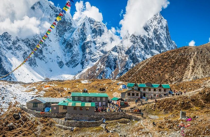Terletak di Kaki Gunung Everest, Ini Salah Satu Bar Tertinggi di Dunia Terletak di Kaki Gunung Everest, Ini Salah Satu Bar Tertinggi di Dunia