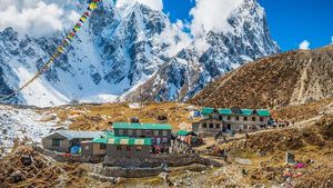 Terletak di Kaki Gunung Everest, Ini Salah Satu Bar Tertinggi di Dunia