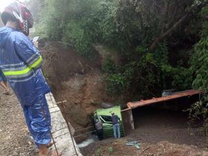 Truk Muat Sirtu Terjun ke Sungai Sedalam 7 Meter di Mojokerto, Sopir Tewas