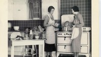 Beralih ke tahun 1920-an, desain dapur modern mulai muncul. Di mana peralatan dapur seperti kompor, meja,h hingga rak dapur ditata lebih elegan. Foto: Archive Project/Veterans United