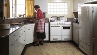 Di tahun 1940-an, fasilitas di dapur lebih ditunjang dengan teknologi. Seperti lemari pendingin, oven hingga konter dapur yang keren. Foto: Archive Project/Veterans United