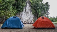 Daya tarik tebing sawapudo terletak dengan lokasinya yang dekat dengan laut, di kelilingi hutan bakau yang hanya berjarak 100 meter dari tebing. (Andry Denisah/Getty Images)  