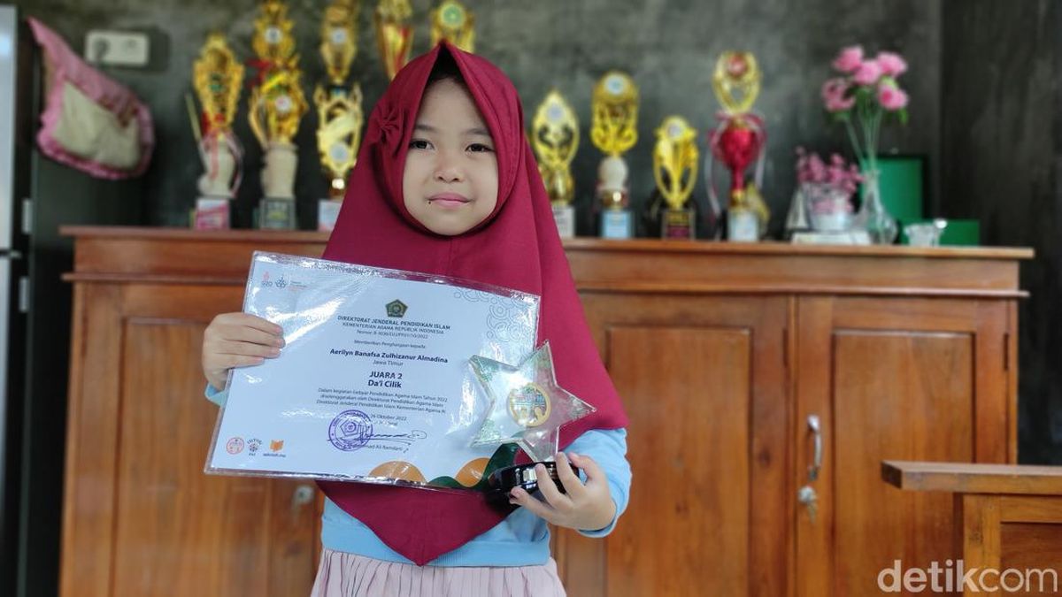 Qiz ormonda yurib sikilib ketdi