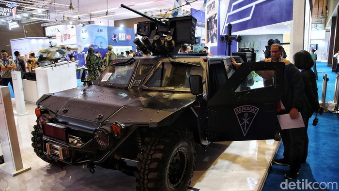 Alutsista Berbagai Negara Mejeng di JIExpo Kemayoran Indo Defence 2022 Expo & Forum kembali digelar di JIExpo Kemayoran, Jakarta Pusat, Rabu (2/11). Ratusan perusahaan alutsista dari seluruh dunia memeriahkan pameran tersebut.