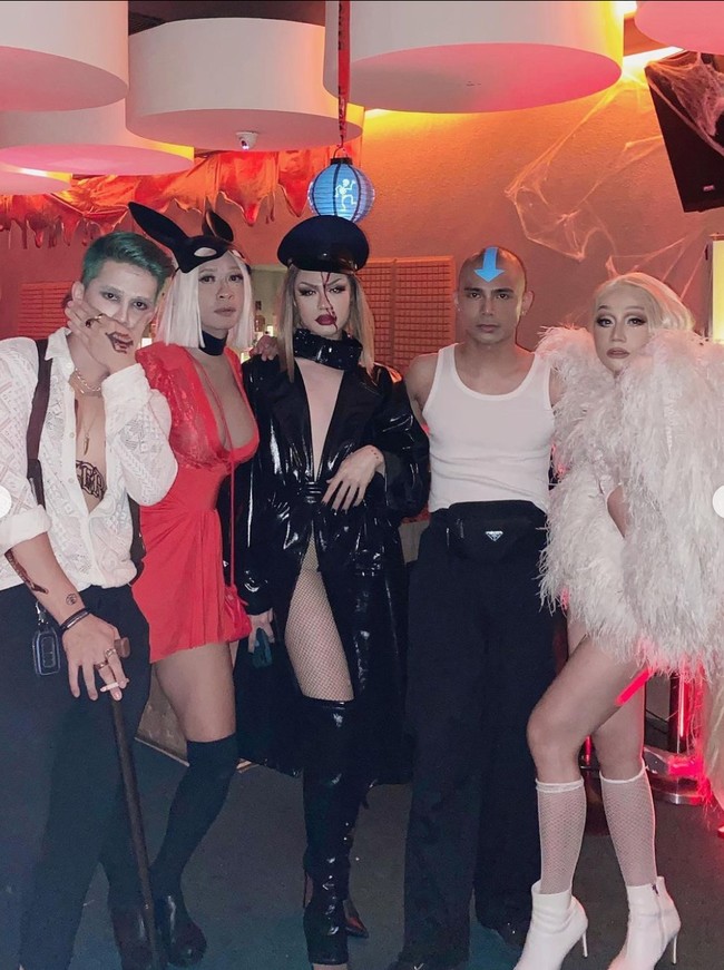 Melalui keterangan unggahannya Aming mengatakan jika dirinya cosplay menjadi siluman rubah versi bintang porno. Penampilan Aming saat cosplay jadi siluman rubah versi bintang porno itu kemudian mencuri atensi netizen. Foto: Instagram/@amingisback