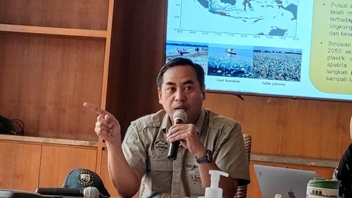 Asisten Deputi Pengelolaan Sampah dan Limbah Kementerian Koordinator Bidang Kemaritiman dan Investasi (Kemenko Marves) Rofi Alhanif saat konferensi pers di Seminyak, Badung, Bali, Rabu (2/11/2022).