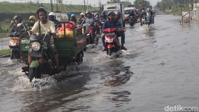 Banjir di Jalan Raya Porong Sidoarjo