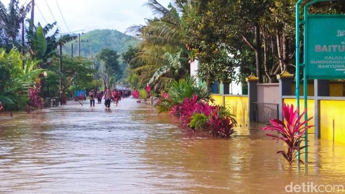banjir pesanggaran banyuwangi
