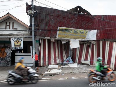 Begini Kondisi Showroom Mobil yang Ditabrak Bus di Jaktim