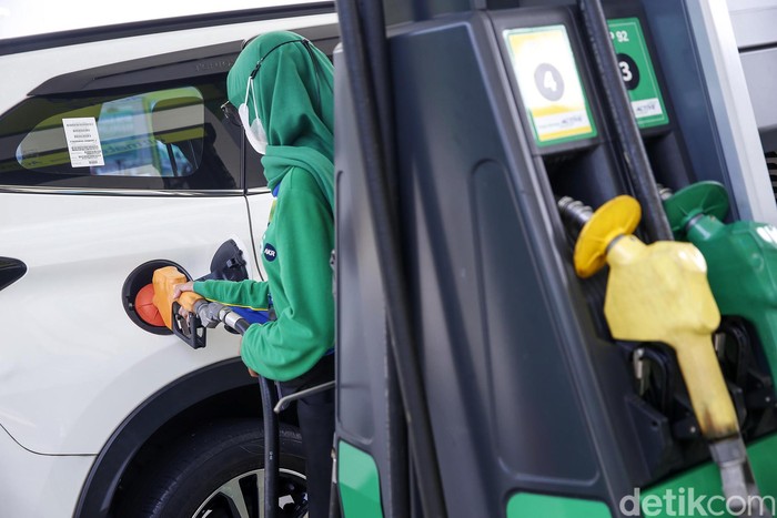 Pengendara di Indonesia semakin leluasa dalam memilih bahan bakar minyak (BBM) terbaik sesuai dengan spesifikasi kendaraan. Nah bagi detikers yang membutuhkan bensin dengan RON tinggi yang syarat dengan teknologi terbaik, British Petroleum (BP) Indonesia kini menyediakan BBM baru BP Ultimate dengan RON 95.