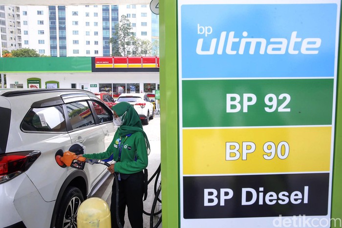 Pengendara di Indonesia semakin leluasa dalam memilih bahan bakar minyak (BBM) terbaik sesuai dengan spesifikasi kendaraan. Nah bagi detikers yang membutuhkan bensin dengan RON tinggi yang syarat dengan teknologi terbaik, British Petroleum (BP) Indonesia kini menyediakan BBM baru BP Ultimate dengan RON 95.