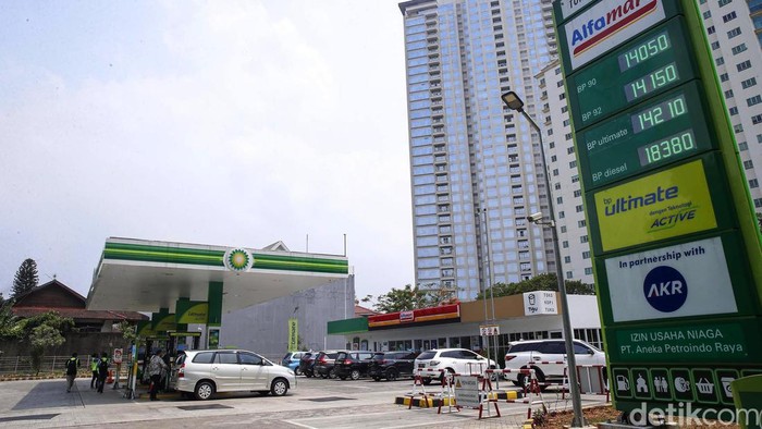BP Hadirkan BBM RON 95 yang Bisa Bersihkan Kerak Mesin Pengendara di Indonesia semakin leluasa dalam memilih bahan bakar minyak (BBM) terbaik sesuai dengan spesifikasi kendaraan. Nah bagi detikers yang membutuhkan bensin dengan RON tinggi yang syarat dengan teknologi terbaik, British Petroleum (BP) Indonesia kini menyediakan BBM baru BP Ultimate dengan RON 95.
