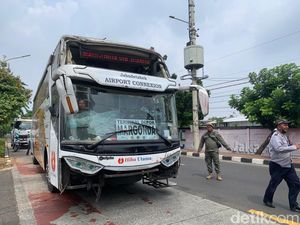 Polisi Pastikan Bus Tabrak Showroom di Jaktim Tak Berisi Penumpang