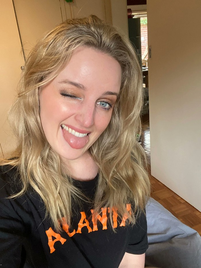 Potret Charlie Forde, Dokter Hewan Cantik yang Nyambi Jadi Bintang Porno