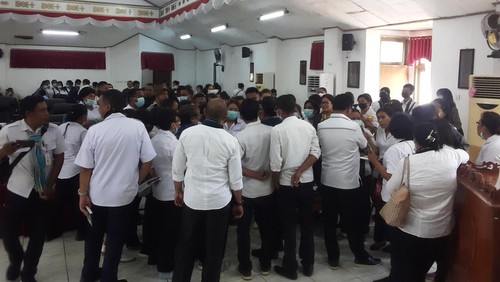 Sejumlah nakes demo di DPRD Kota Kupang, Rabu (2/11/2022).