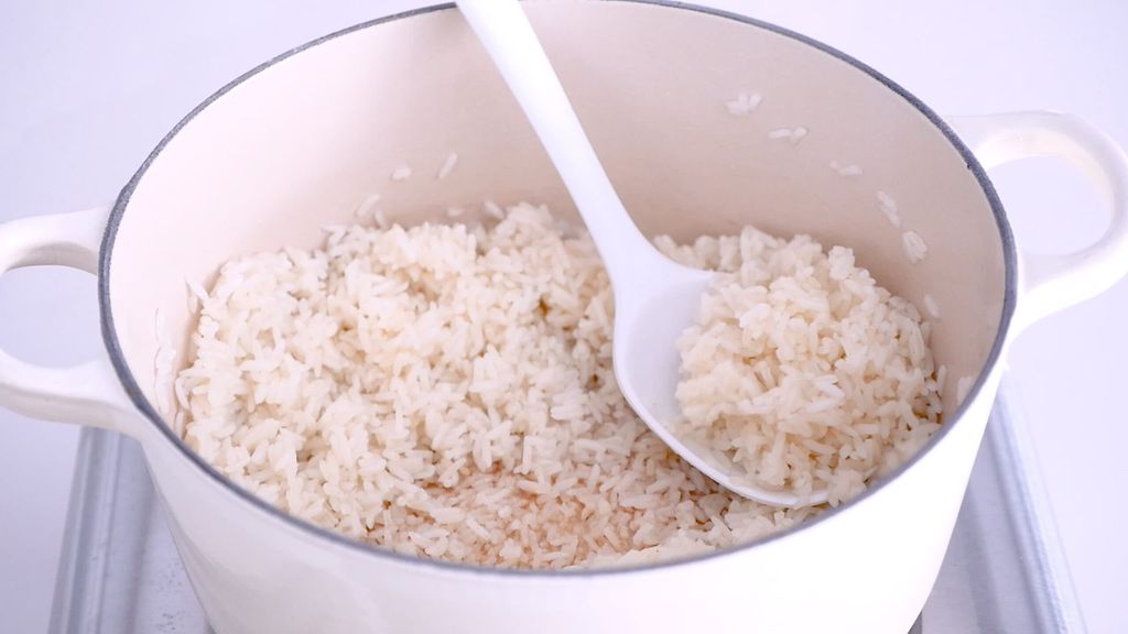 Dulu Hidup Miskin, Pria Ini Cuma Mampu Makan Nasi Pakai Garam