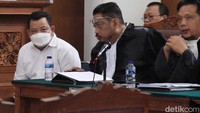 Agenda sidang yakni mendengar keterangan saksi dari keluarga korban. 