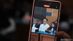 Ekspresi Kuat Maruf-Ricky Rizal saat Kembali Disidang