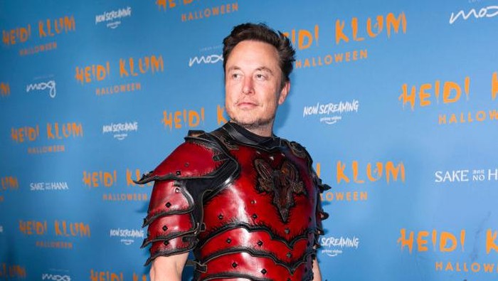 NEW YORK, NEW YORK - OCTOBER 31: Elon Musk attends Heidi Klums 21st Annual Halloween Party at Sake No Hana at Moxy Lower East Side on October 31, 2022 in New York City. (Photo by Gotham/FilmMagic)