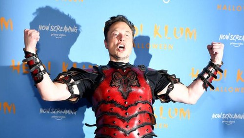 NEW YORK, NEW YORK - OCTOBER 31: Elon Musk attends Heidi Klums 21st Annual Halloween Party presented by Now Screaming x Prime Video and Baileys Irish Cream Liqueur at Sake No Hana at Moxy Lower East Side on October 31, 2022 in New York City. (Photo by Noam Galai/Getty Images for Heidi Klum)