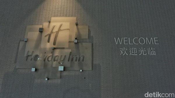 Salah satu hotel yang cocok untuk dijadikan tempat healing atau staycation di Jakarta adalah Holiday Inn & Suites Jakarta Gajah Mada. Hotel ini terletak di Jl. Gajah Mada no.211, Glodok, Kecamatan Taman Sari, Jakarta Barat. Â Salah satu hotel yang cocok untuk dijadikan tempat healing atau staycation di Jakarta adalah Holiday Inn & Suites Jakarta Gajah Mada. Hotel ini terletak di Jl. Gajah Mada no.211, Glodok, Kecamatan Taman Sari, Jakarta Barat. Â