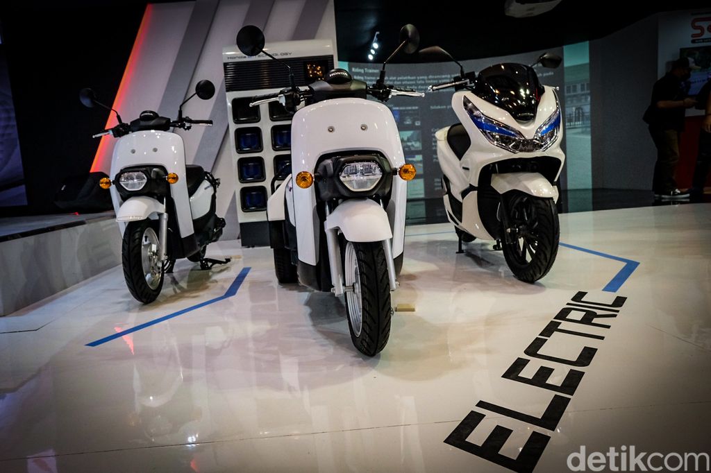 Honda membawa tiga motor listrik di pameran IMOS 2022. Begini wujudnya.