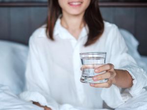 Terungkap Lewat Riset, Ini Alasan Minum Air Putih Bantu Turunkan Berat Badan