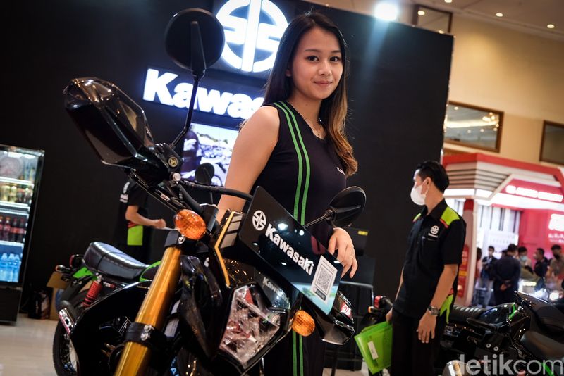 Pameran IMOS 2022 diramaikan oleh usher event yang cantik-cantik. Lihat yuk satu-satu.