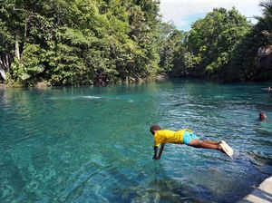 Jernihnya Sungai Sembra di Papua, Sangat Memanjakan Mata