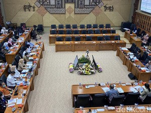 Komisi IX DPR dan Menkes Rapat Kasus Gagal Ginjal Akut Anak