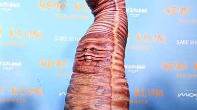 Foto: Heidi Klum Jadi Cacing di Halloween 2022, Butuh Dua Tahun Persiapan